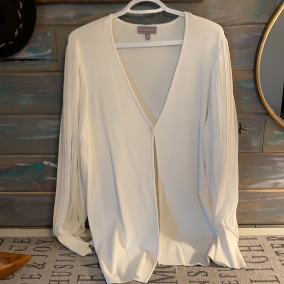 Laura stunning sweater with pearl button closure - Picture 5 of 5